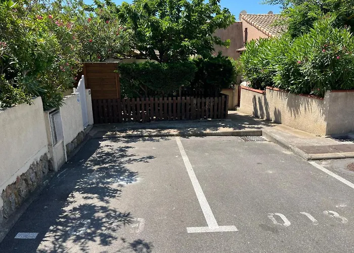 Pavillon Eaux Vives A Pierre La *